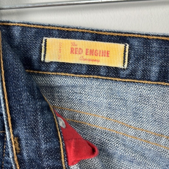 Red Engine 28 - Picture 5 of 7